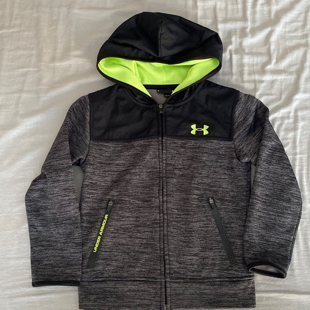 Boys Under Armour lightweight zip up jacket with hood. Sz 6